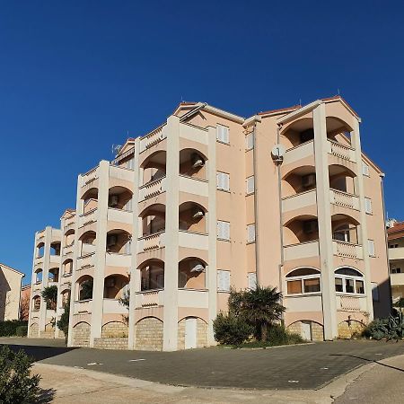 Apartments Coral ノヴァリャ エクステリア 写真