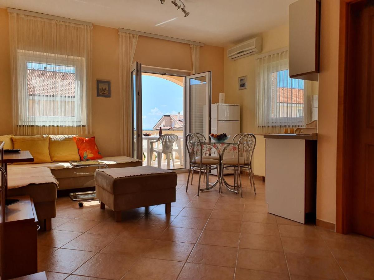 Apartments Coral ノヴァリャ エクステリア 写真