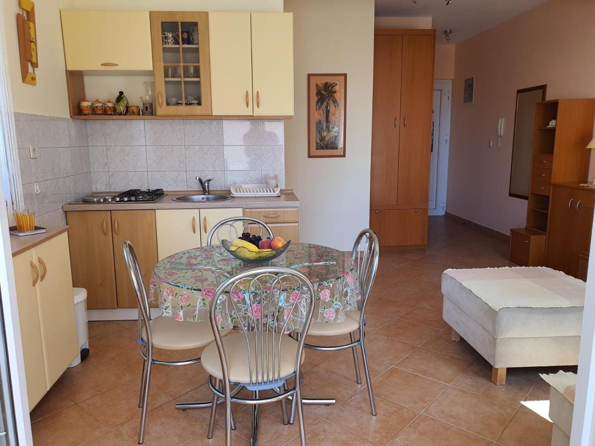 Apartments Coral ノヴァリャ エクステリア 写真